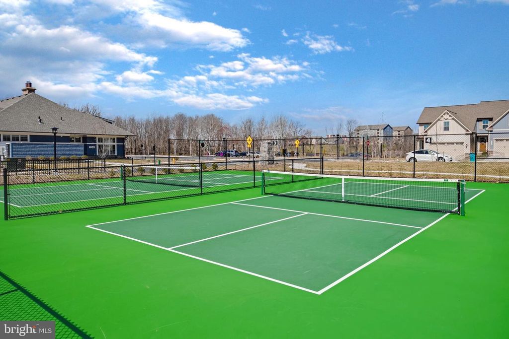 Image 27 of property listing at 3282 PINE NEEDLE CIR #301, Frederick, MD 21704