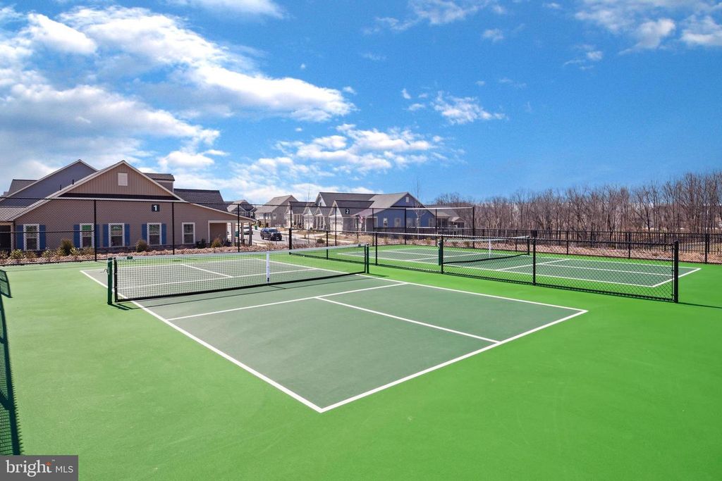 Image 29 of property listing at 3282 PINE NEEDLE CIR #301, Frederick, MD 21704