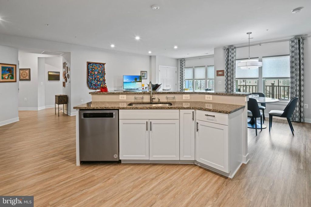 Image 3 of property listing at 3282 PINE NEEDLE CIR #301, Frederick, MD 21704