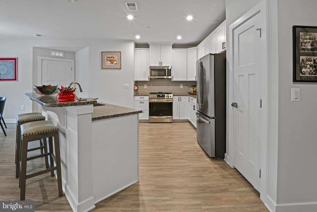 Image 5 of property listing at 3282 PINE NEEDLE CIR #301, Frederick, MD 21704