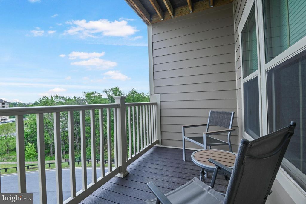 Image 9 of property listing at 3282 PINE NEEDLE CIR #301, Frederick, MD 21704