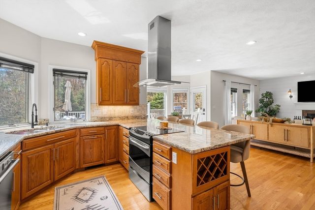 6 Foster Street, Boxford, MA 01921