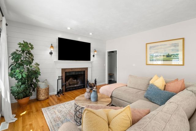 6 Foster Street, Boxford, MA 01921