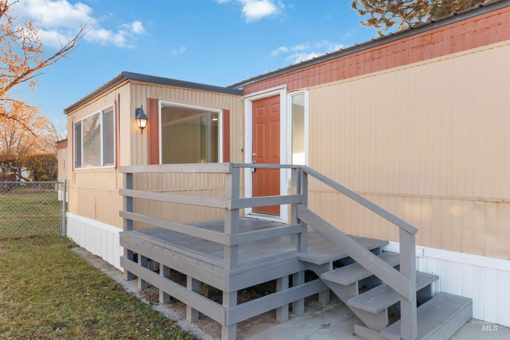 618 Empress St, Boise, ID 83713 photo 2