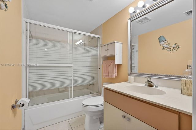 4401 Crystal Lake Dr 101, Deerfield Beach, FL 33064