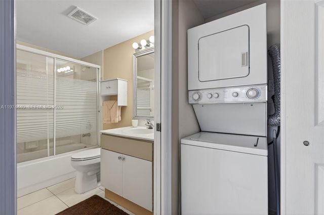 4401 Crystal Lake Dr 101, Deerfield Beach, FL 33064