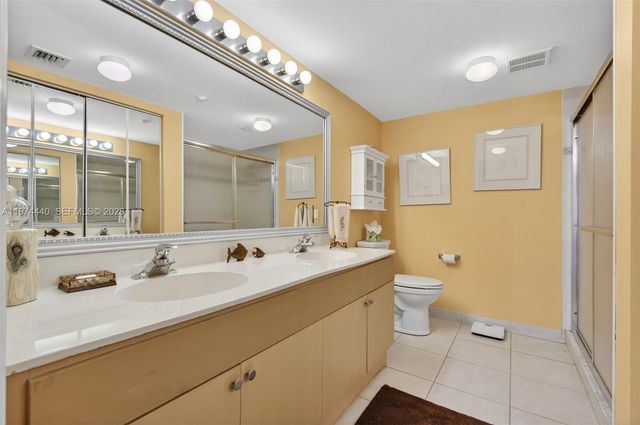 4401 Crystal Lake Dr 101, Deerfield Beach, FL 33064