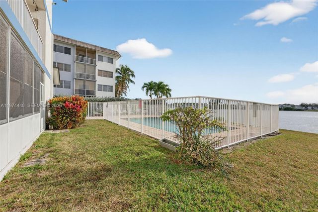 4401 Crystal Lake Dr 101, Deerfield Beach, FL 33064