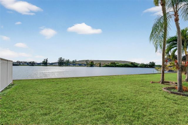 4401 Crystal Lake Dr 101, Deerfield Beach, FL 33064