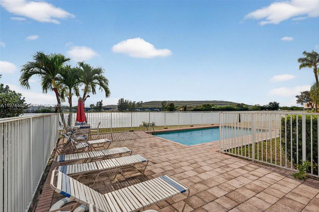 4401 Crystal Lake Dr 101, Deerfield Beach, FL 33064