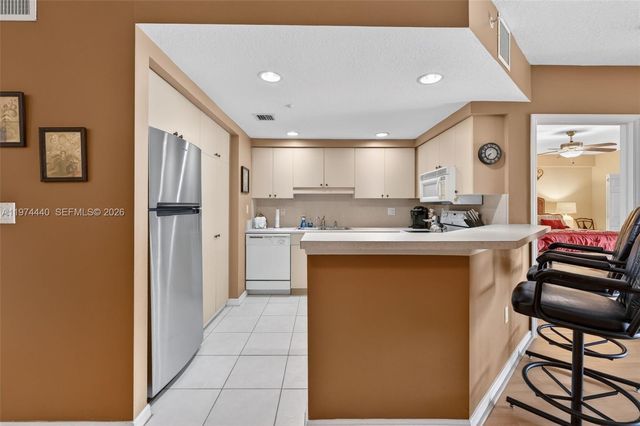 4401 Crystal Lake Dr 101, Deerfield Beach, FL 33064