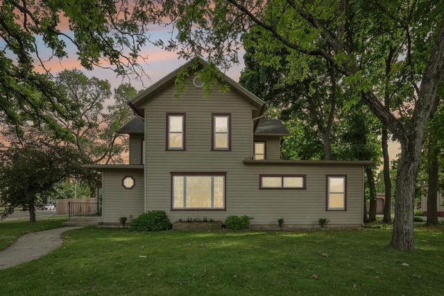 1 W Madison Avenue, Milton, WI 53563