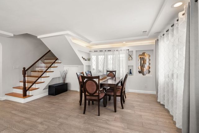 581 California St, Newton, MA 02460