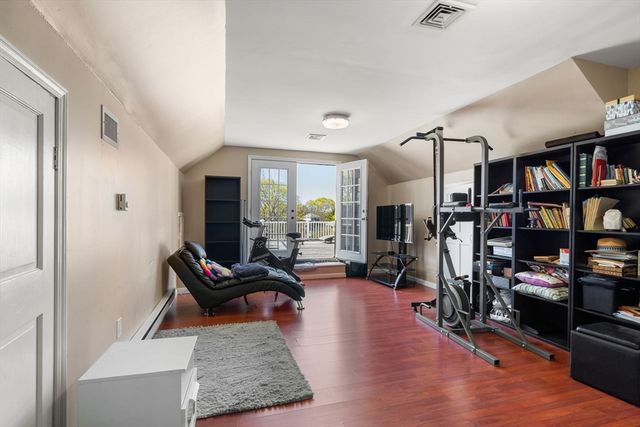 581 California St, Newton, MA 02460
