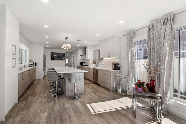 581 California St, Newton, MA 02460