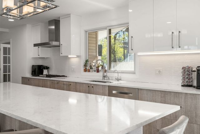 581 California St, Newton, MA 02460