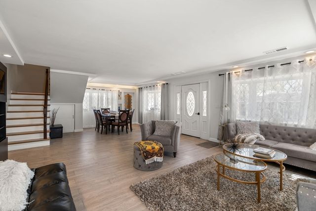 581 California St, Newton, MA 02460