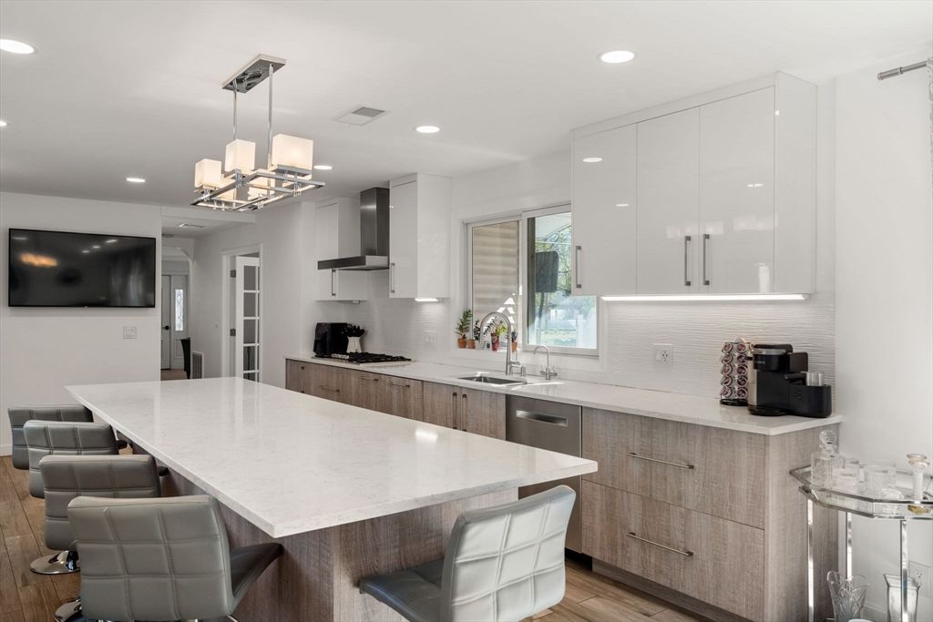 581 California St, Newton, MA 02460