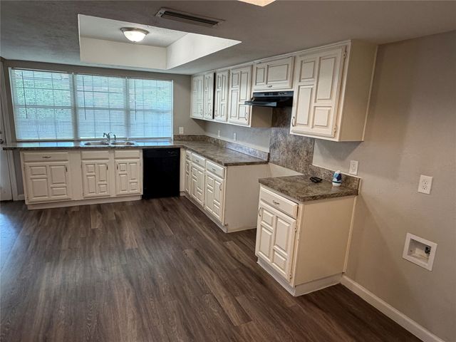 1914 Chisholm Trail, Grand Prairie, TX 75052