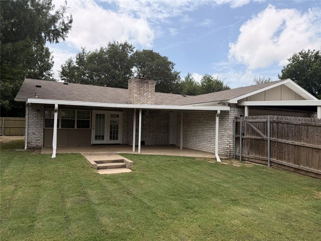 1914 Chisholm Trail, Grand Prairie, TX 75052