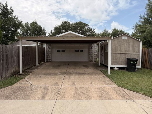 1914 Chisholm Trail, Grand Prairie, TX 75052