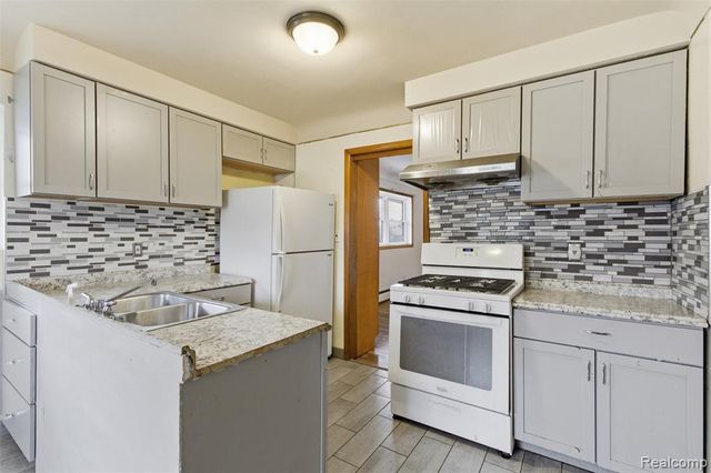 25253 Eureka Drive, Warren, MI 48091