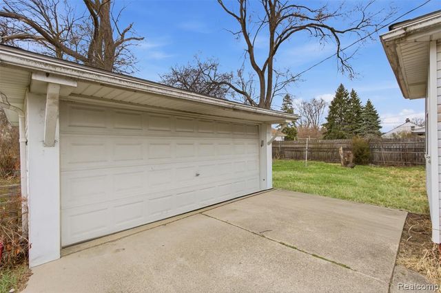 25253 Eureka Drive, Warren, MI 48091