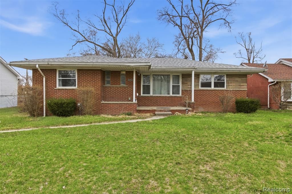 25253 Eureka Drive, Warren, MI 48091