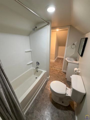 1812 SW Webster AVE, Topeka, KS 66604