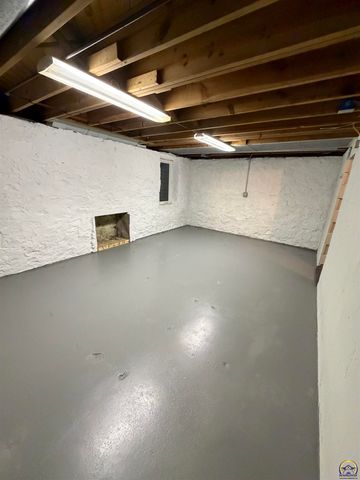 1812 SW Webster AVE, Topeka, KS 66604