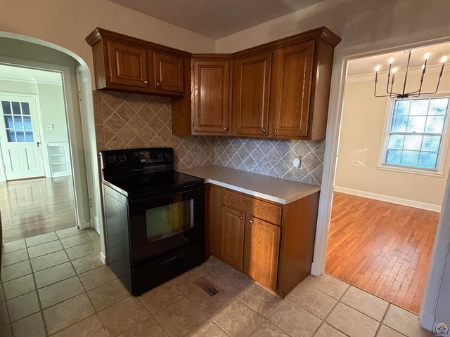 1812 SW Webster AVE, Topeka, KS 66604