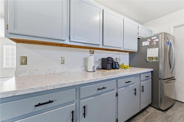 8 Roundtree CIR, Hampton, VA 23661