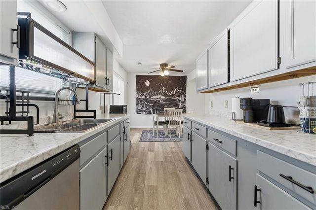 8 Roundtree CIR, Hampton, VA 23661