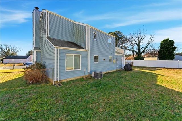 8 Roundtree CIR, Hampton, VA 23661