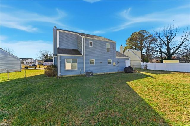 8 Roundtree CIR, Hampton, VA 23661