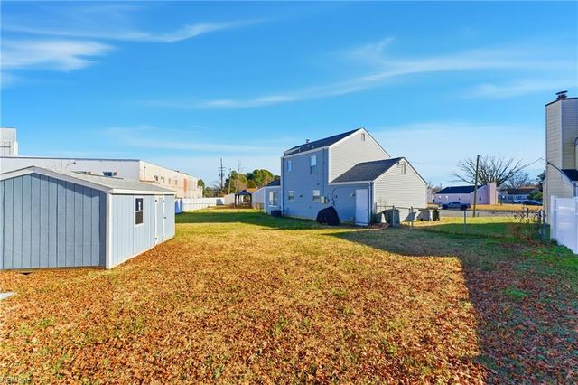 8 Roundtree CIR, Hampton, VA 23661