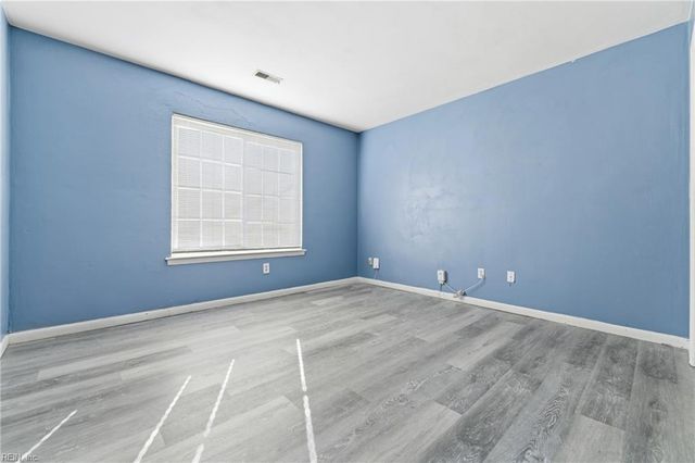 8 Roundtree CIR, Hampton, VA 23661