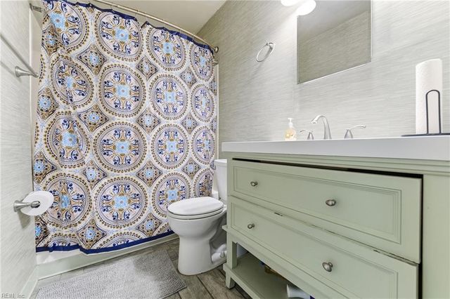 8 Roundtree CIR, Hampton, VA 23661