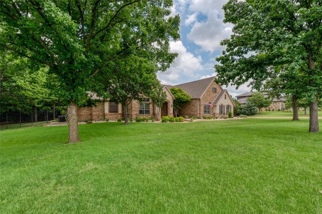 136 Whispering Winds Drive, Gunter, TX 75058