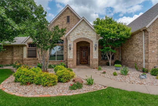 136 Whispering Winds Drive, Gunter, TX 75058