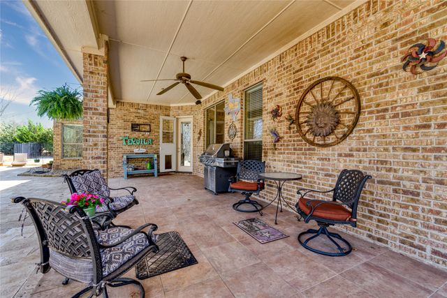 136 Whispering Winds Drive, Gunter, TX 75058