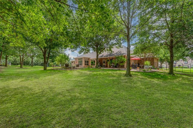 136 Whispering Winds Drive, Gunter, TX 75058
