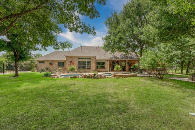 136 Whispering Winds Drive, Gunter, TX 75058