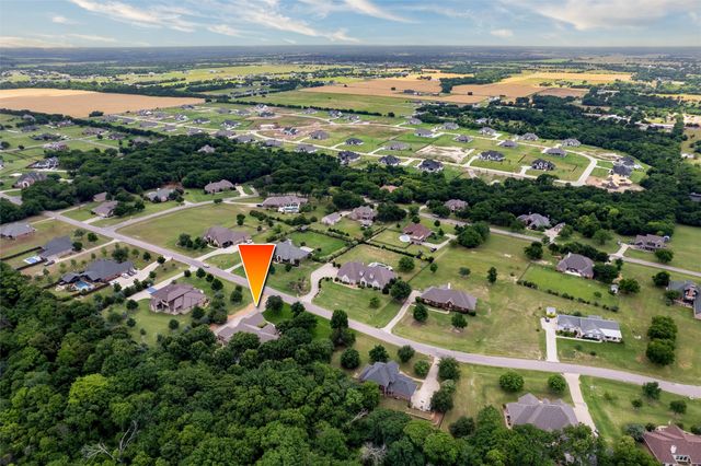 136 Whispering Winds Drive, Gunter, TX 75058