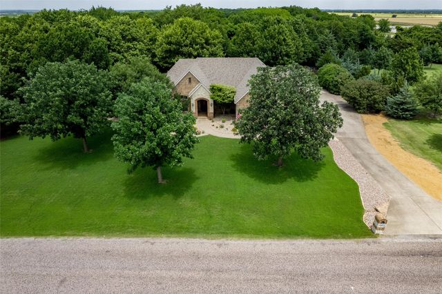 136 Whispering Winds Drive, Gunter, TX 75058