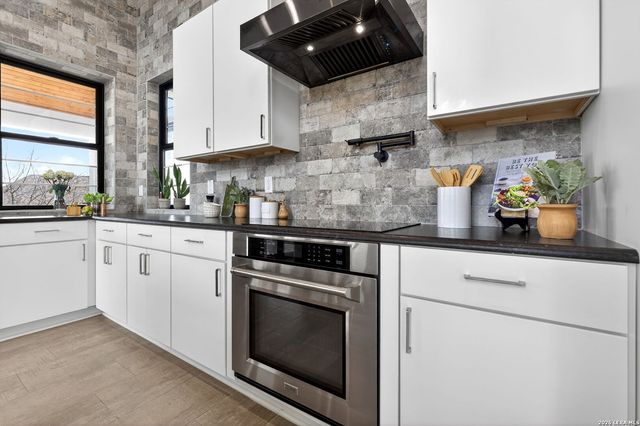 8024 Alton, Selma, TX 78154