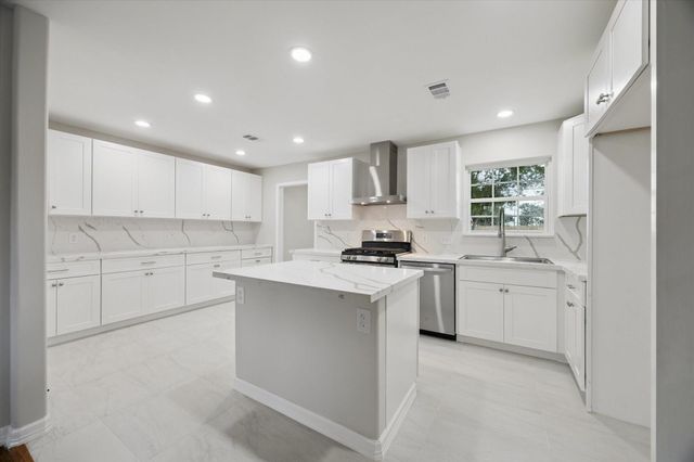10009 Lazy Oaks Street, Houston, TX 77080