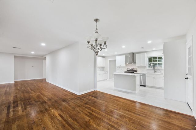 10009 Lazy Oaks Street, Houston, TX 77080