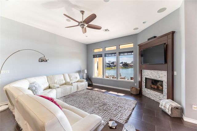 4401 Lake Superior Dr, Corpus Christi, TX 78413