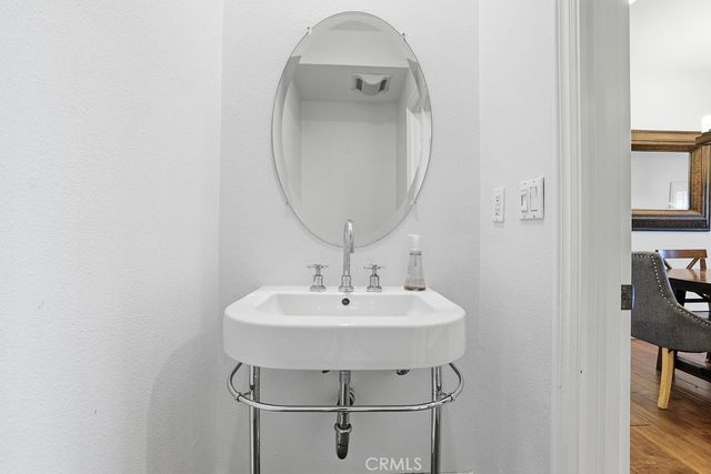 11504 Moorpark Street 203, Studio City, CA 91602